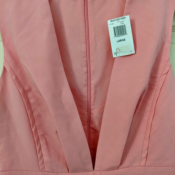 Salmon color V-Neck Romper - Picture 2 of 3